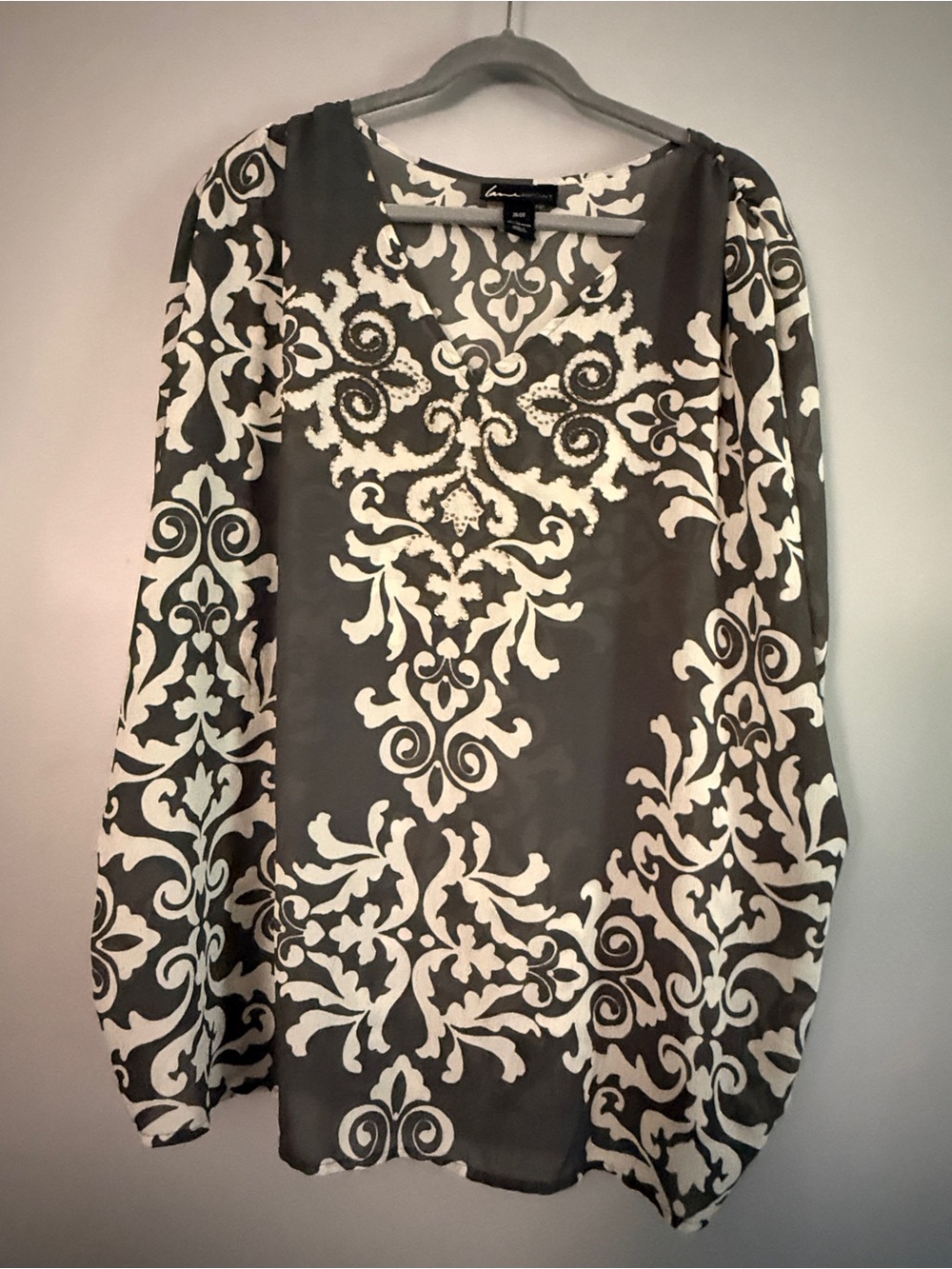 Lane Bryant Sz 26/28 Sleeveless Grey & White Damask Print Blouse with beading